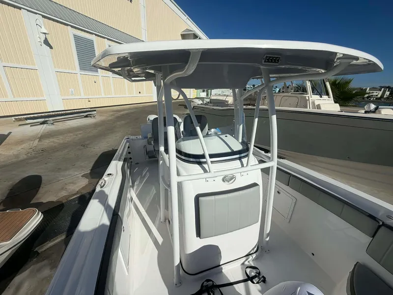 Slide: The Image of Aquasport 2500 Center Console 2021 - 19