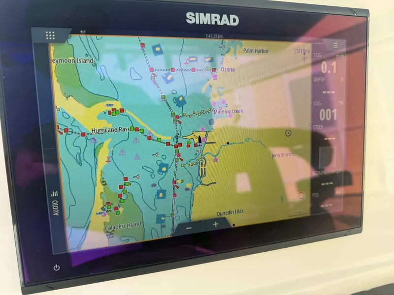 Slide: The Image of Aquasport 2500 Center Console 2021 - 27