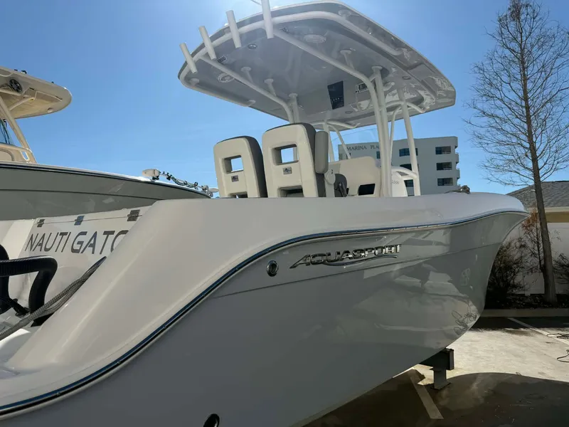 Slide: The Image of Aquasport 2500 Center Console 2021 - 3