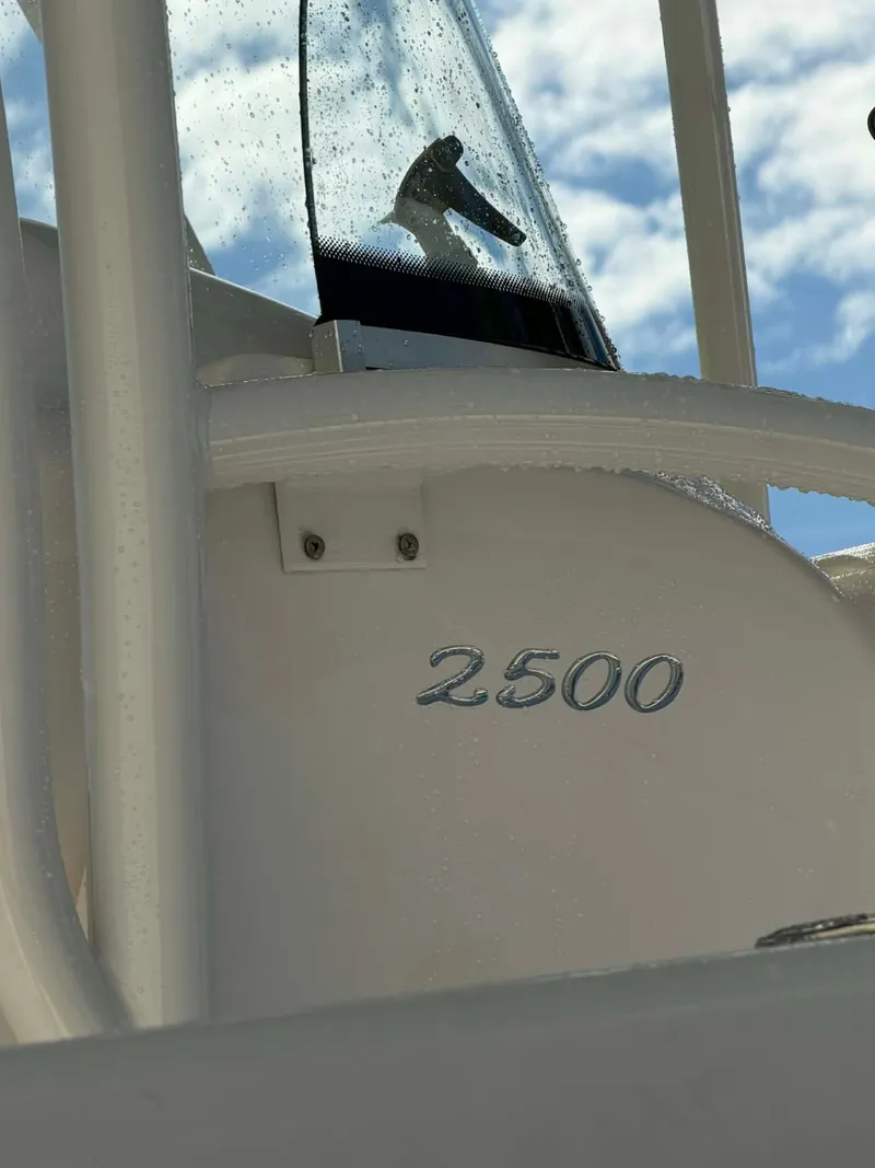 Slide: The Image of Aquasport 2500 Center Console 2021 - 36