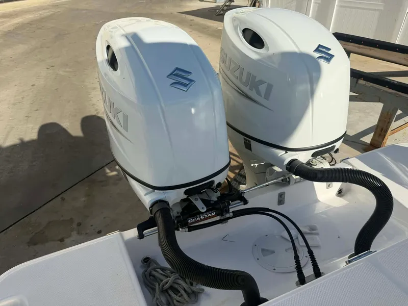 Slide: The Image of Aquasport 2500 Center Console 2021 - 41