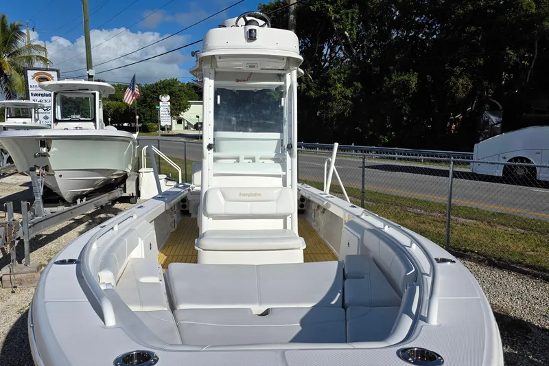 Slide: The Image of 2018 Everglades 243 Center Console boat with spacious seating and modern design. - 14