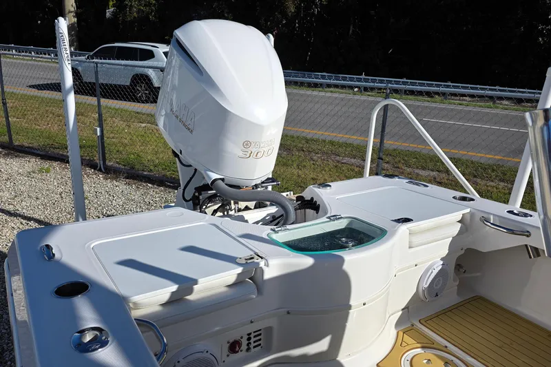 Slide: The Image of 2018 Everglades 243 Center Console boat with Yamaha 300 outboard engine. - 6