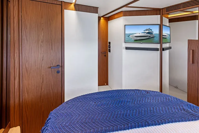 Slide: The Image of Azimut Fly 72 2026 - 32