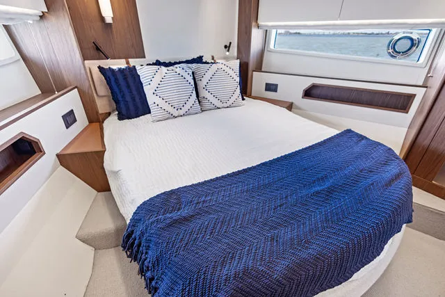 Slide: The Image of Azimut Fly 72 2026 - 34
