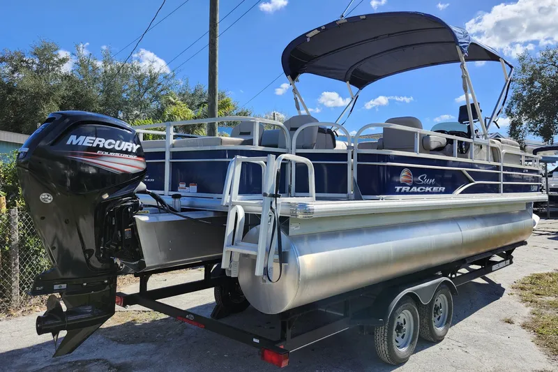 Slide: The Image of 2018 Sun Tracker Fishin' Barge 22 DLX pontoon boat with Mercury outboard motor. - 10