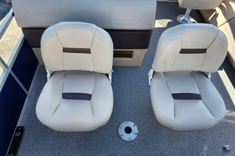 Slide: The Image of 2018 Sun Tracker Fishin' Barge 22 DLX boat seats, beige upholstery, top view. - 16