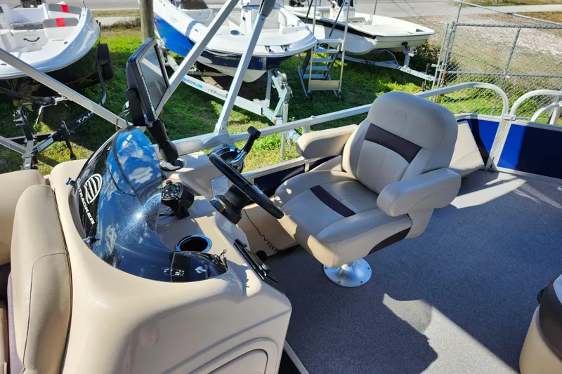 Slide: The Image of 2018 Sun Tracker Fishin' Barge 22 DLX interior with captain's chair and control panel. - 23