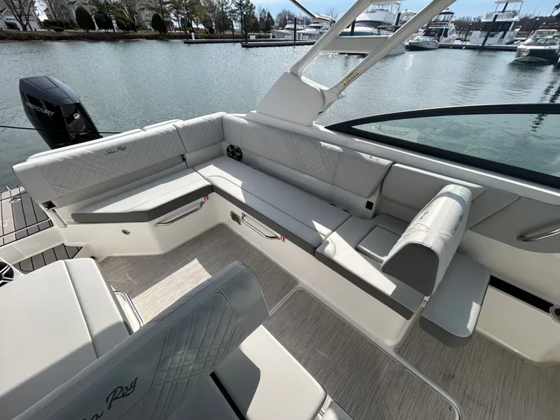 Slide: The Image of Sea Ray SDX 270 Outboard 2026 - 16