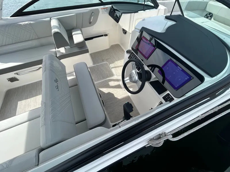 Slide: The Image of Sea Ray SDX 270 Outboard 2026 - 18