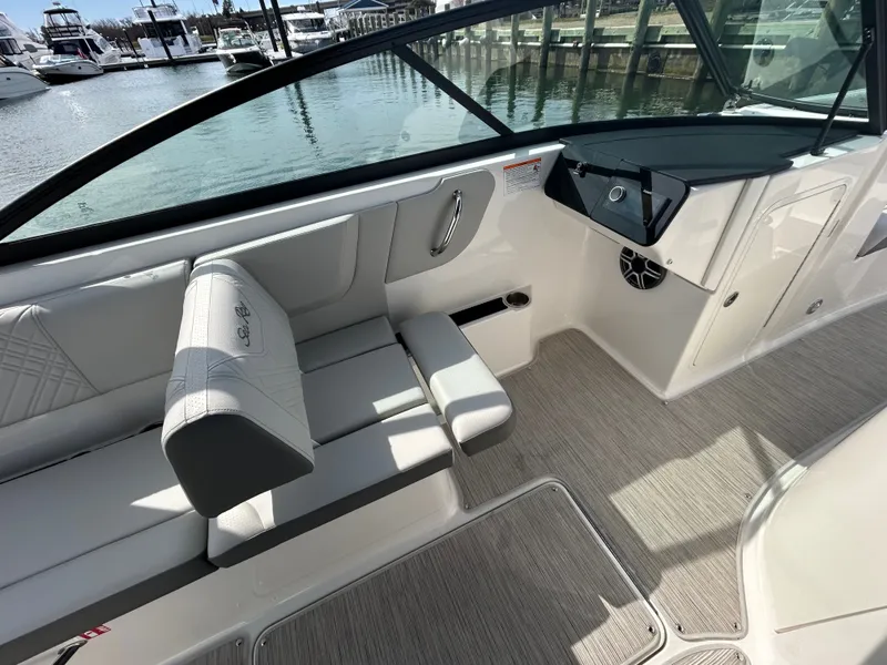 Slide: The Image of Sea Ray SDX 270 Outboard 2026 - 22