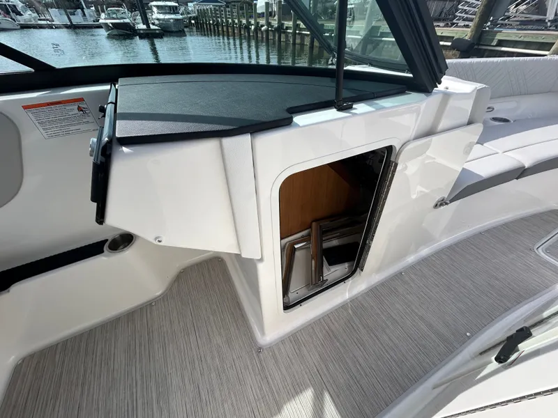 Slide: The Image of Sea Ray SDX 270 Outboard 2026 - 25