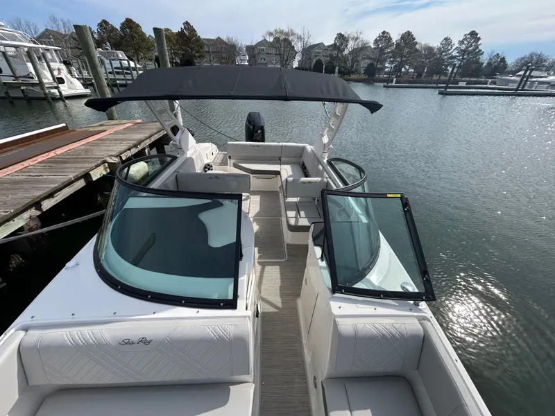 Slide: The Image of Sea Ray SDX 270 Outboard 2026 - 32