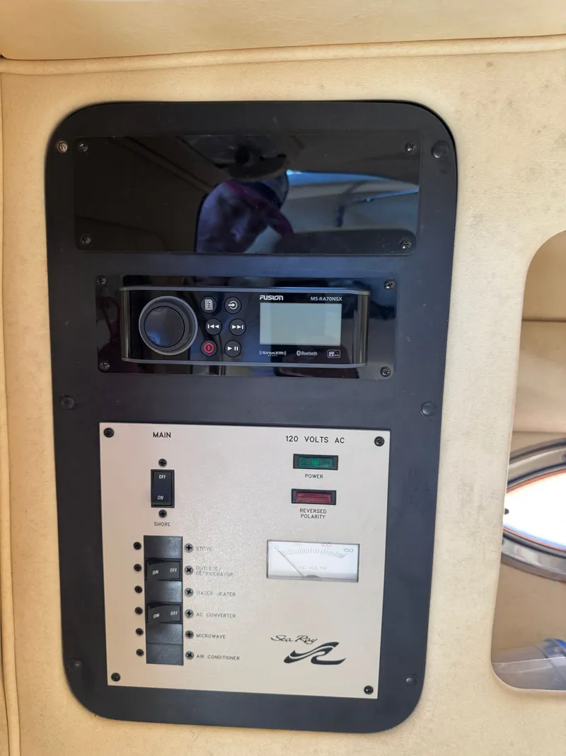 Slide: The Image of Control panel of a 2002 Sea Ray 290 Bowrider with controls. - 33