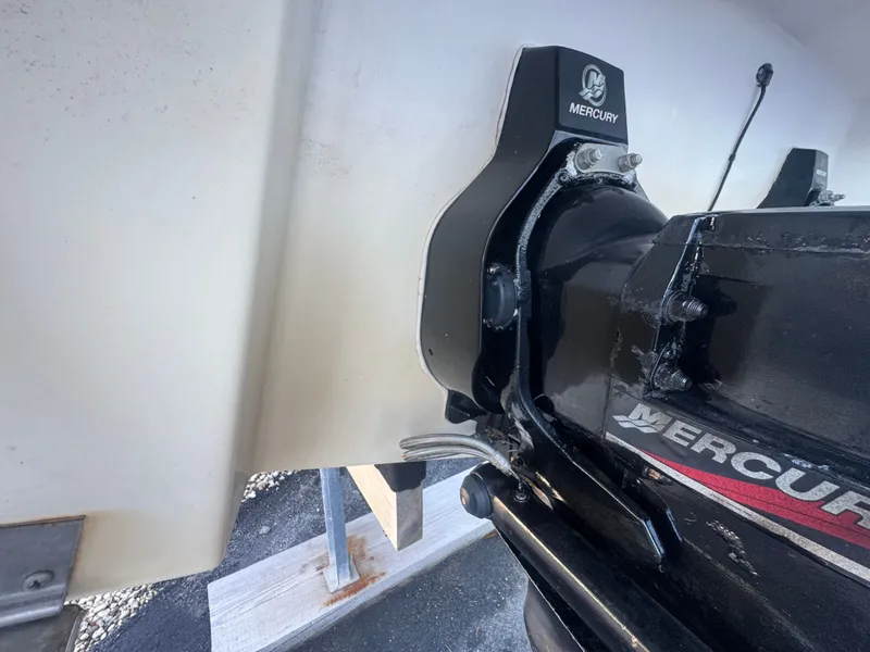 Slide: The Image of Mercury engine on a 2002 Sea Ray 290 Bowrider boat. - 9