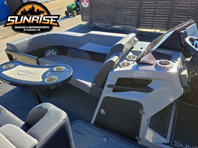 Slide: The Image of SunCatcher Elite 322SS 2026 - 17