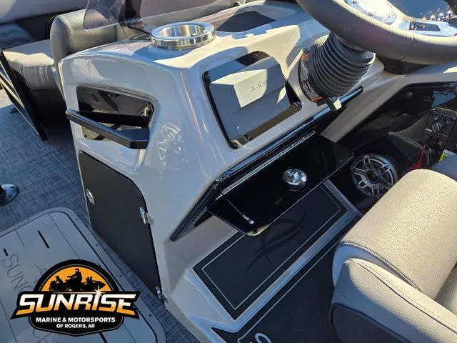 Slide: The Image of SunCatcher Elite 322SS 2026 - 19