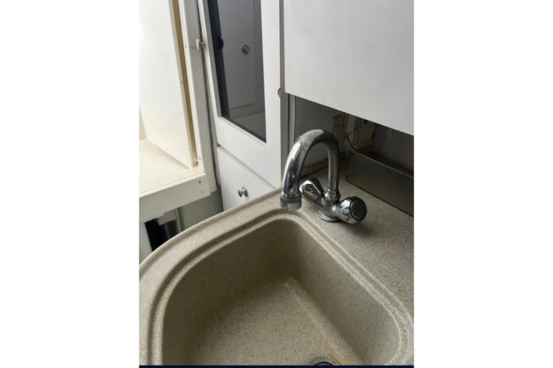 Slide: The Image of Close-up of Wellcraft 290 Coastal 2001 boat hull with water droplets. - 11