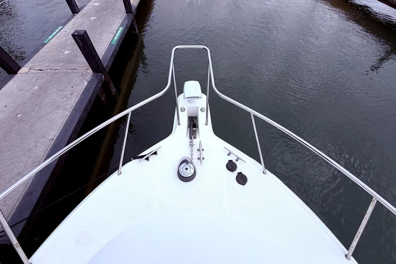 Slide: The Image of Bow view of 2001 Wellcraft 290 Coastal boat docked at marina. - 47