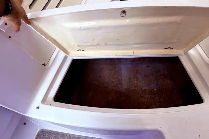 Slide: The Image of Open storage compartment on 2001 Wellcraft 290 Coastal boat. - 97