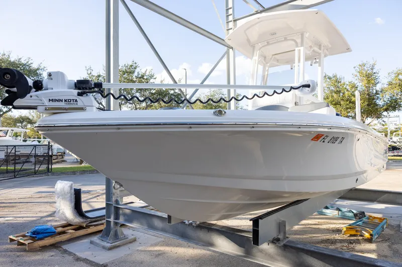 The Image of 2021 Robalo 226 Cayman boat with Minn Kota trolling motor on display. - 0