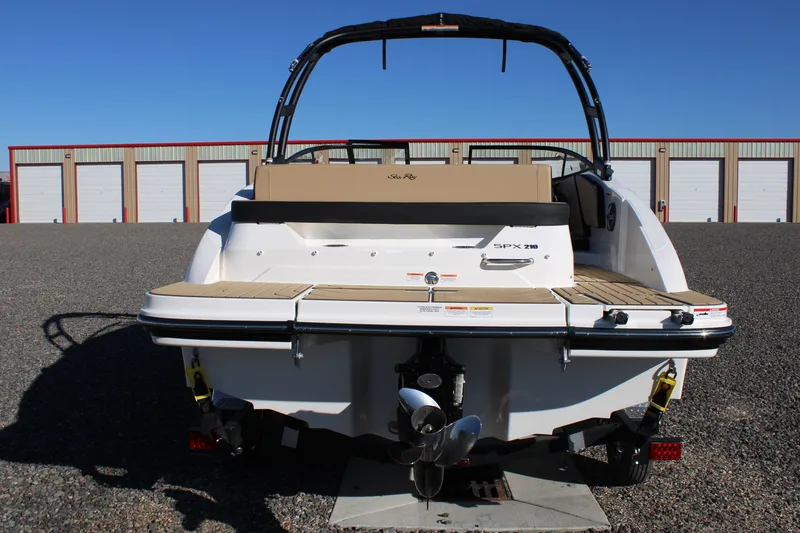 Slide: The Image of Sea Ray SPX 210 2026 - 12
