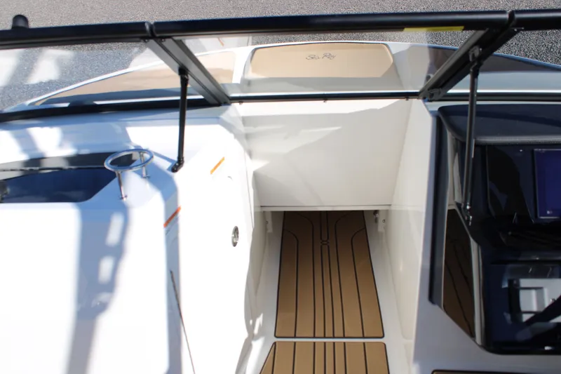 Slide: The Image of Sea Ray SPX 210 2026 - 16