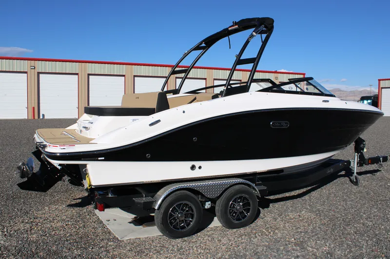 Slide: The Image of Sea Ray SPX 210 2026 - 3