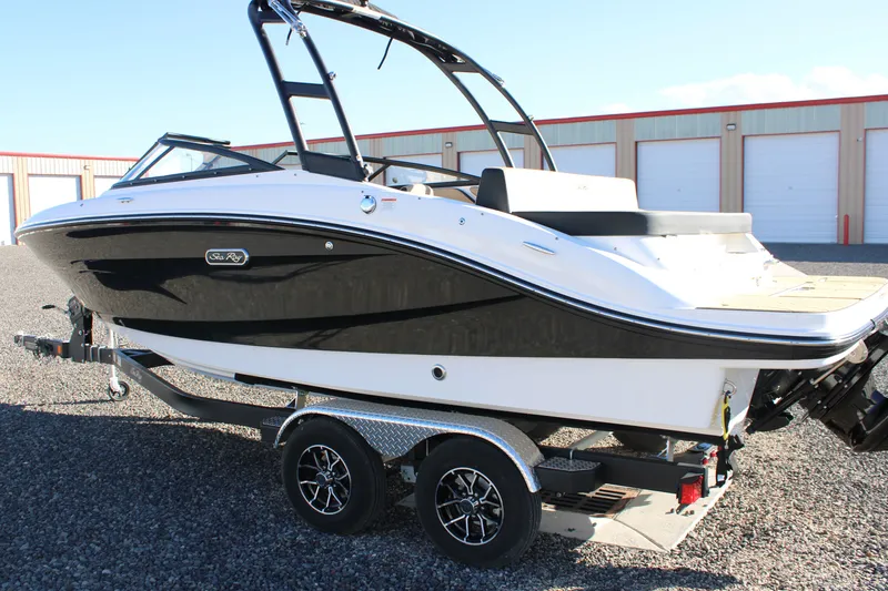 Slide: The Image of Sea Ray SPX 210 2026 - 4