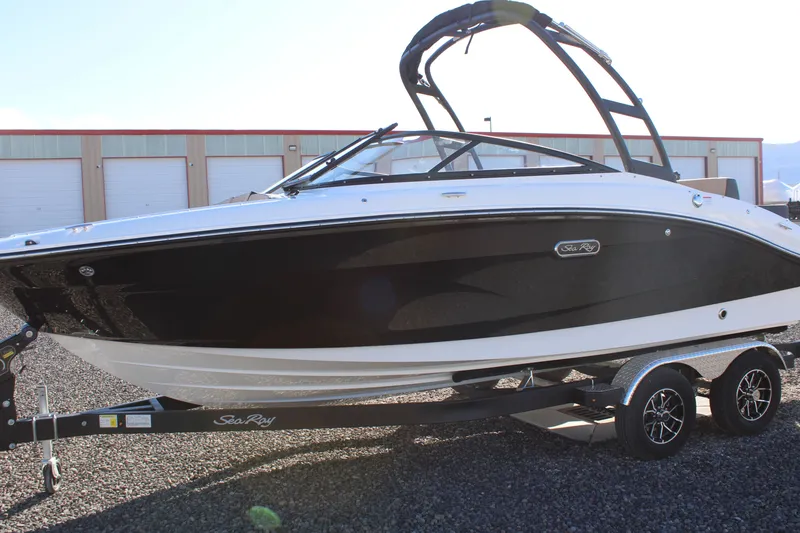 Slide: The Image of Sea Ray SPX 210 2026 - 5