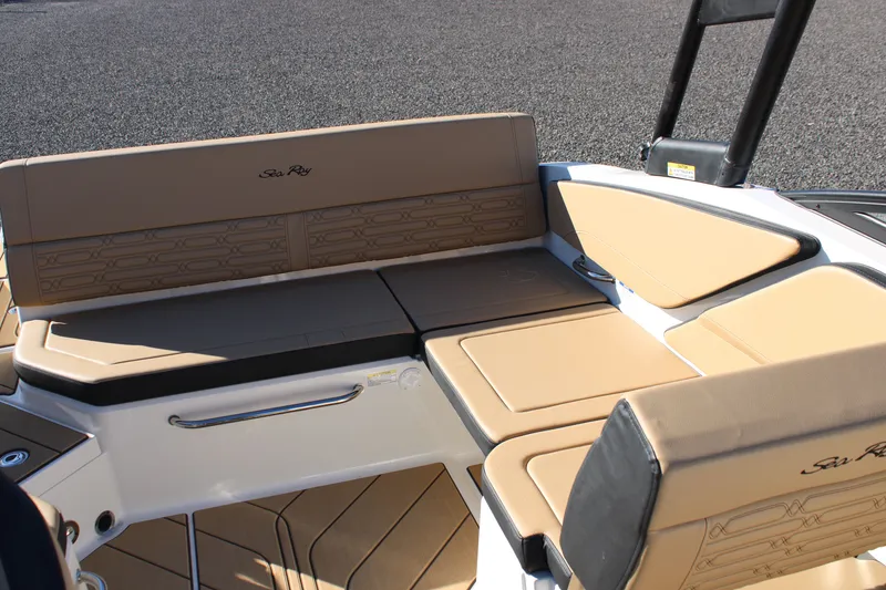 Slide: The Image of Sea Ray SPX 210 2026 - 9