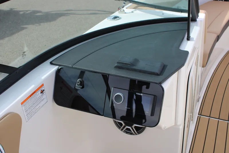 Slide: The Image of Sea Ray SDX 270 2026 - 10