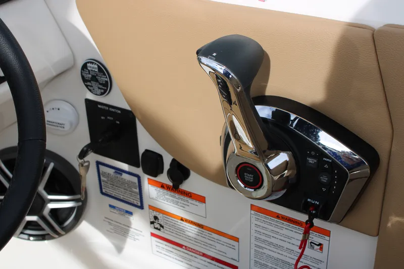 Slide: The Image of Sea Ray SDX 270 2026 - 11