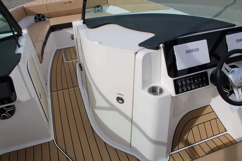 Slide: The Image of Sea Ray SDX 270 2026 - 13