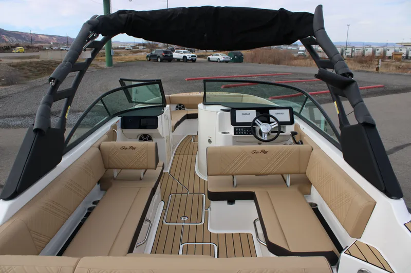 Slide: The Image of Sea Ray SDX 270 2026 - 19