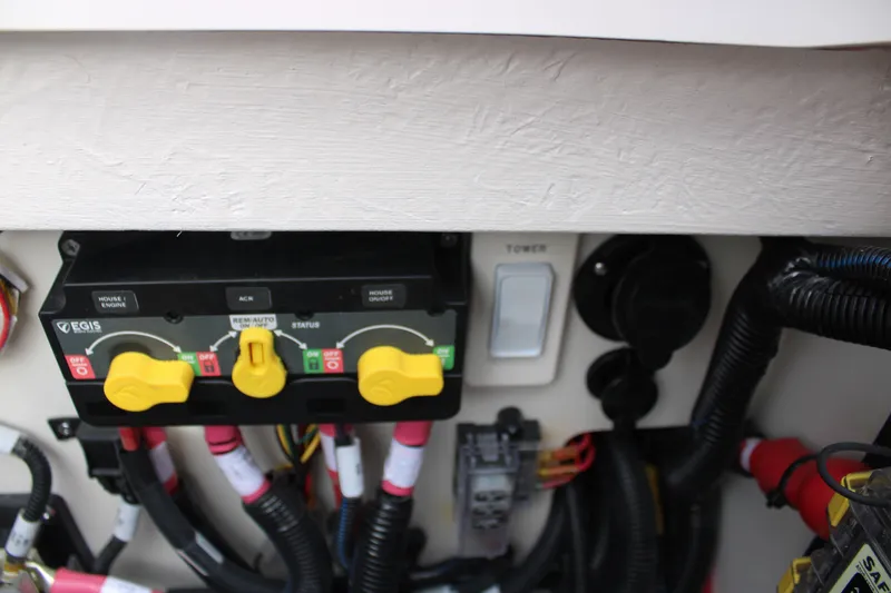 Slide: The Image of Sea Ray SDX 270 2026 - 20