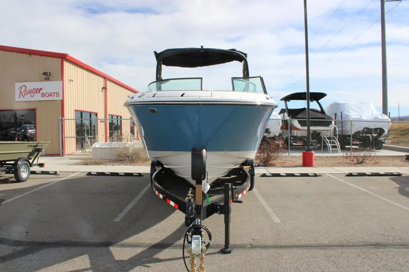 Slide: The Image of Sea Ray SDX 270 2026 - 21