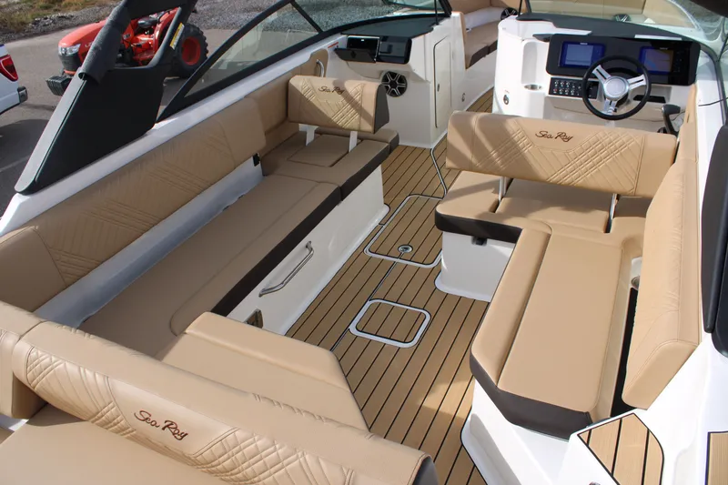 Slide: The Image of Sea Ray SDX 270 2026 - 27