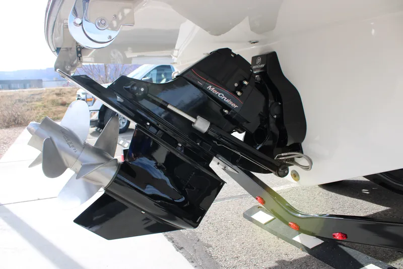 Slide: The Image of Sea Ray SDX 270 2026 - 3