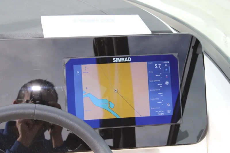 Slide: The Image of Sea Ray SDX 270 2026 - 33