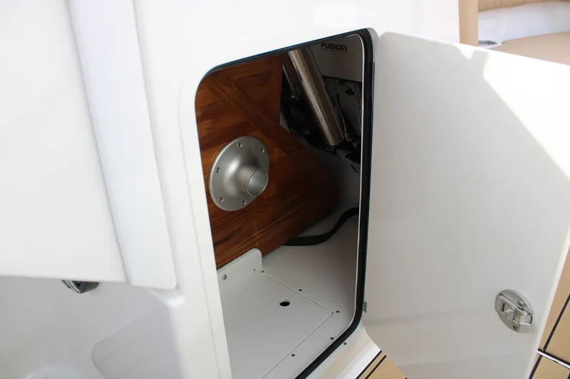 Slide: The Image of Sea Ray SDX 270 2026 - 34