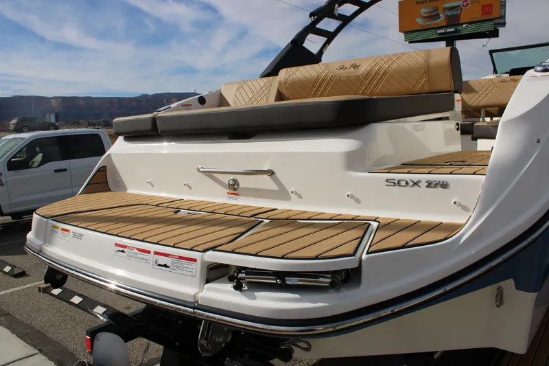 Slide: The Image of Sea Ray SDX 270 2026 - 4