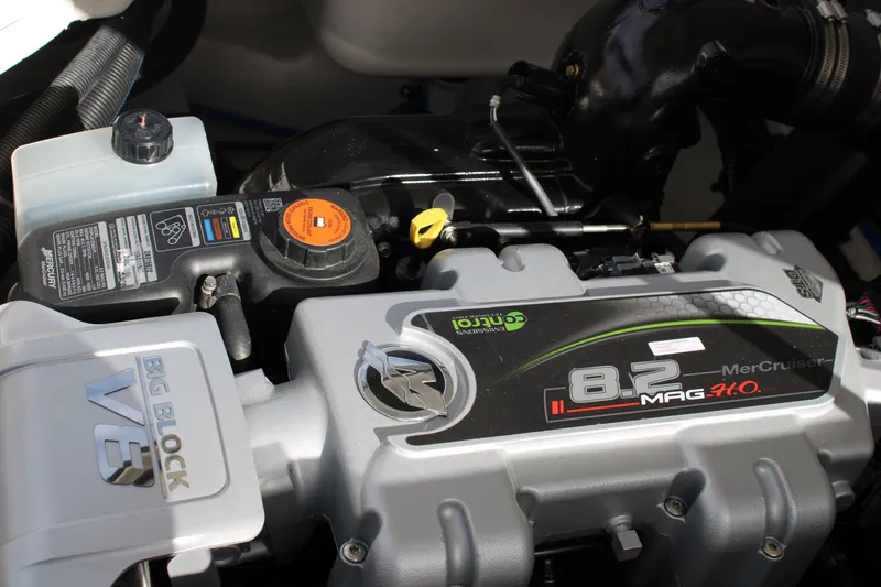 Slide: The Image of Sea Ray SDX 270 2026 - 8