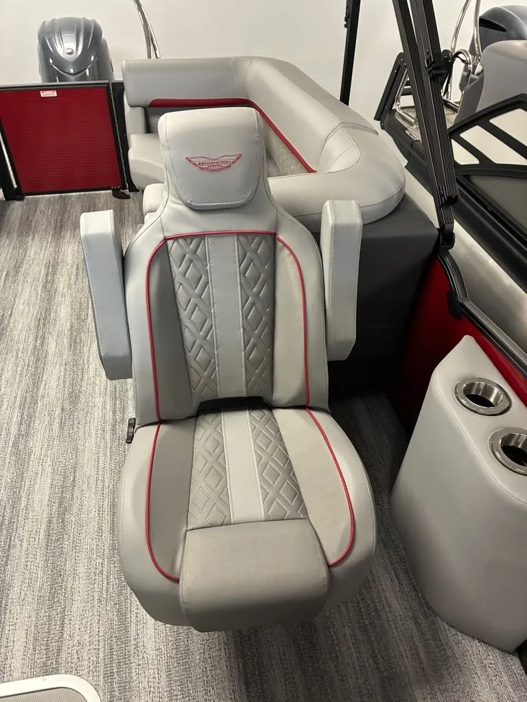 Slide: The Image of Bennington 22 M FASTBACK 2026 - 10