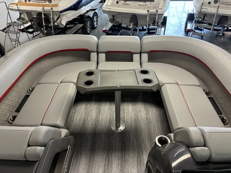 Slide: The Image of Bennington 22 M FASTBACK 2026 - 12