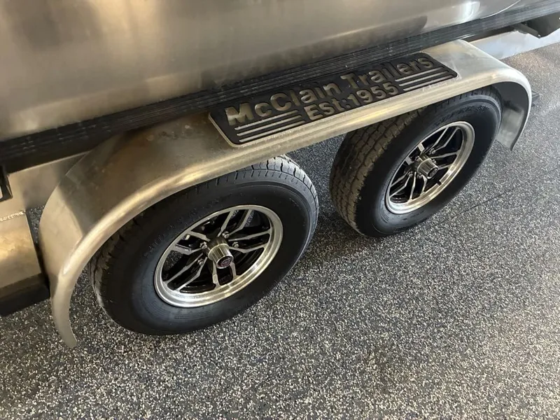 Slide: The Image of Bennington 22 M FASTBACK 2026 - 13