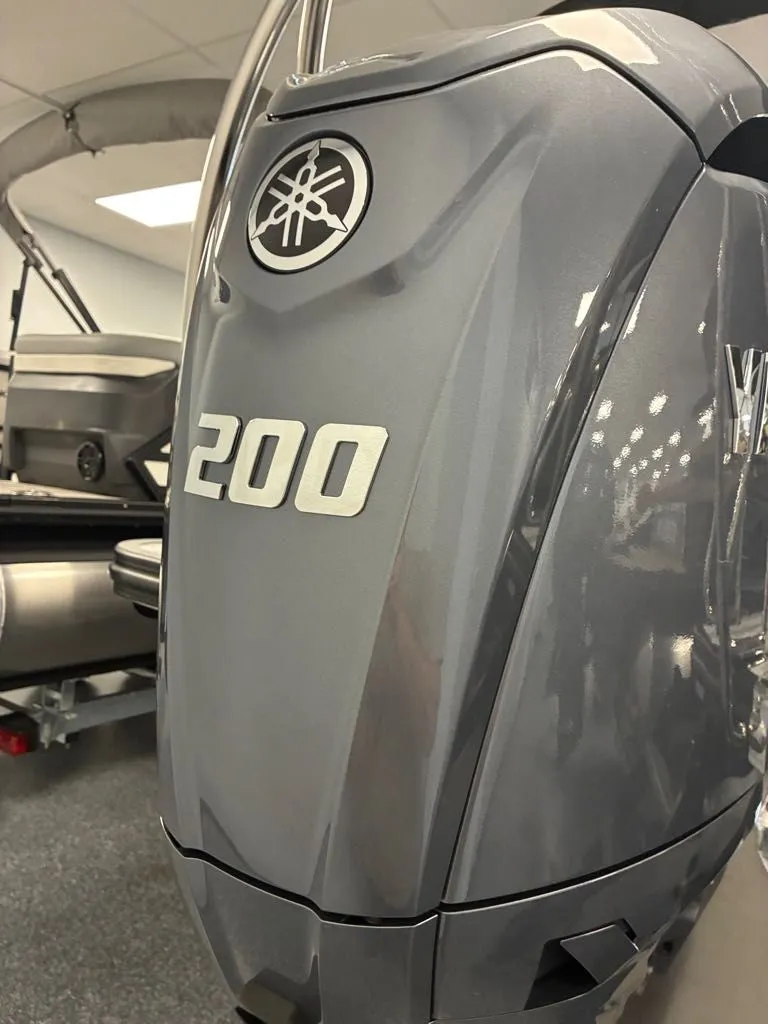 Slide: The Image of Bennington 22 M FASTBACK 2026 - 2