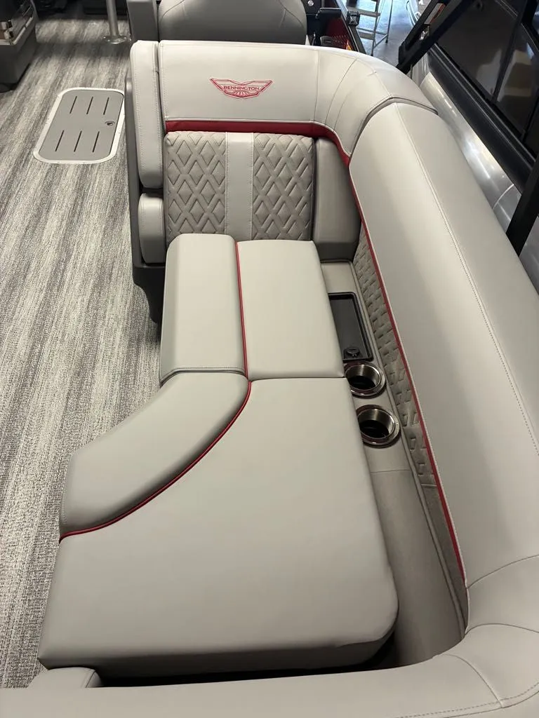 Slide: The Image of Bennington 22 M FASTBACK 2026 - 3