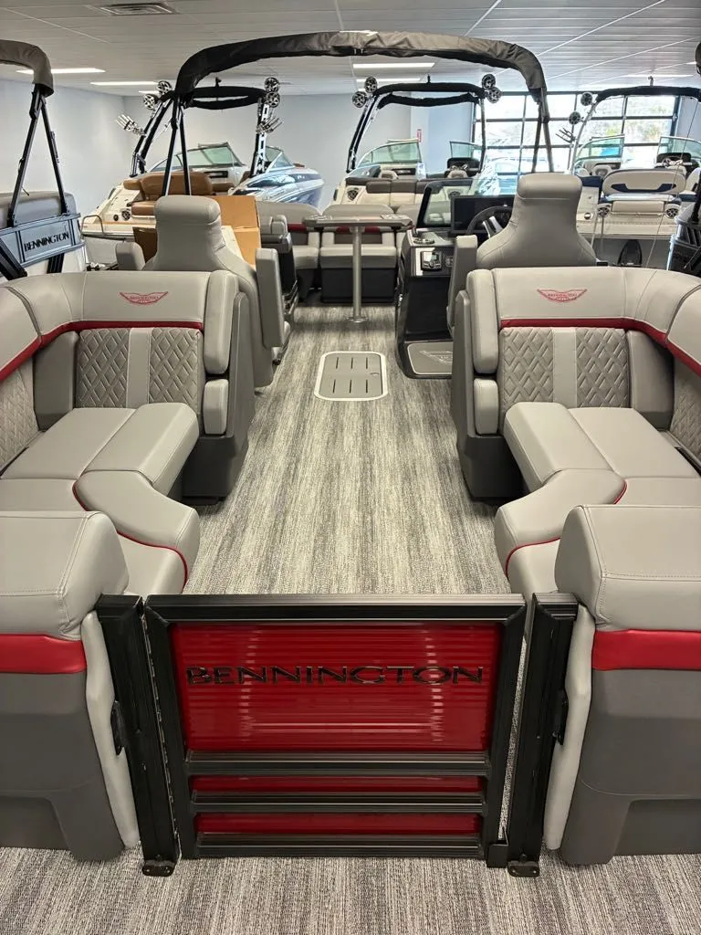 Slide: The Image of Bennington 22 M FASTBACK 2026 - 4