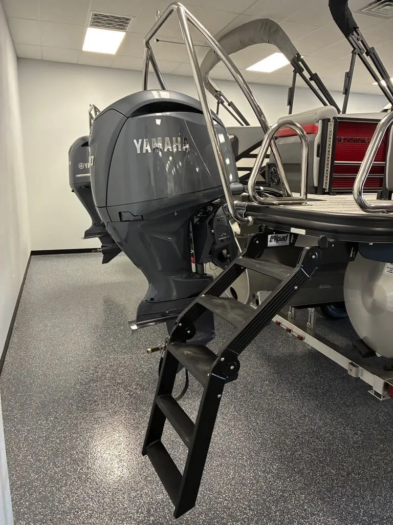 Slide: The Image of Bennington 22 M FASTBACK 2026 - 5